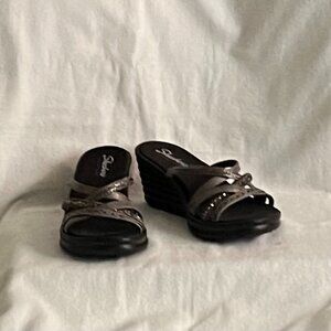 *Like New* Skechers Wedge Heel Memory Foam Sandals